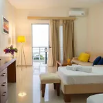 Hotel Blue Days